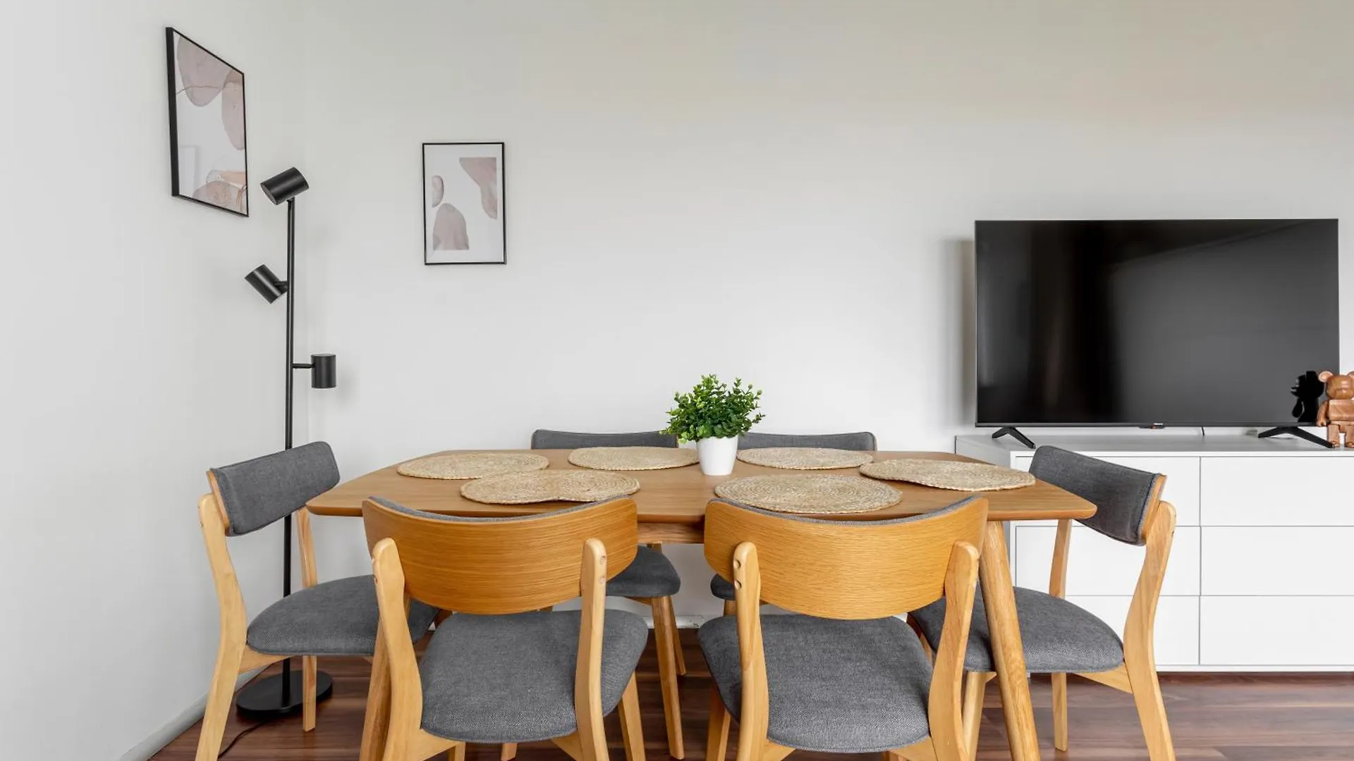 Global Living - Design Apartments I Terrace I Kitchen I Smart-Tv I Parking Space I Muenchen
